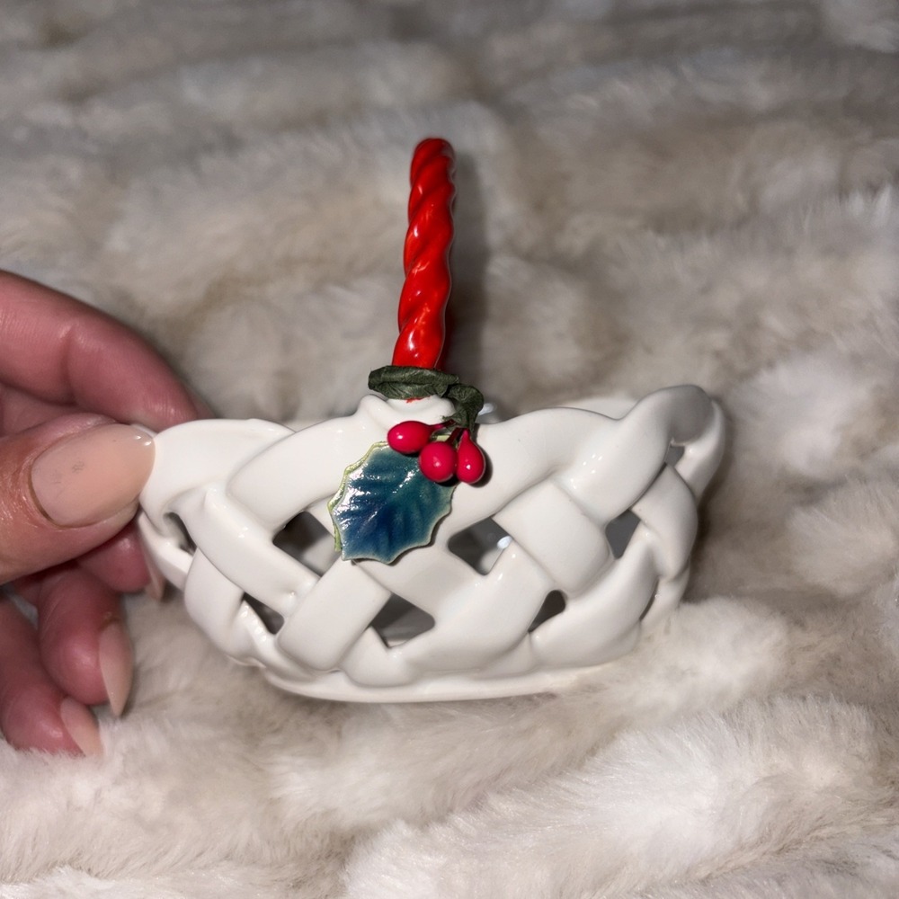 Vintage‎ Enesco White Porcelain Woven Ribbon Basket Miniature Holly Decorated